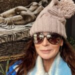 Carola Häggkvist Instagram - Då tackar jag Saltsjöbaden Grand hotell och ’Home of Sifverts’ för nu .. ( fantastiska jul repetioner inför 16 dec i Gtbg!! Ticketmaster.se ) 🎄🎄 Nu beger jag mig in mot stan och värmer upp Filadelfia kyrkan inför våra 3 sista gospelkonserter i helgen, fre & lördag ( dubbla ) Ev finns det några ströplatser att tillgå för den ’supersugne’! Kolla på carolafesten.se isåfall. 🎶🙌🏼 Vi är så glada och tacksamma för den OTROLIGT VARMA OCH KÄRLEKSFULLA RESPONSEN från PUBLIKEN i kyrkorna!! Och alla andra konserter i år också för den delen!! Helt aaaaamazing. ♥️♥️♥️🙌🏼🕊️💃🏽🎂 Tack till vår gäst solist Charlie King också som ’ställer skåp’ med oss på gospel konserterna. 🙌🏼 Love it. Vi ses kram C.