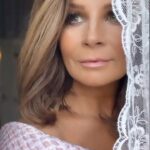 Carola Häggkvist Instagram – Skapa i mig Gud ett rent hjärta och ge mig på nytt en frimodig ande! Önskar dig en vacker söndag med glädje och eftertanke som ger dig vad ditt hjärtas innersta behöver ifrån himmel. Tack för en oförglömlig kväll i  pingstkyrkan i Jkpg igår kväll. Tack till Charlie King, örebro gospel, musikerna, teknikerna och inte minst den stora sjungande PUBLIKEN!! #charlieking @mr_charlieking @pingstjkpg
