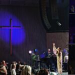 Carola Häggkvist Instagram - Klart att korset och Jesus ska bli synligt när vi är i kyrkan och ’ställer gospel skåp’ tillsammans med fullsatt publik, orkester & kör och sjunger älskade gospelsånger! Även Lina Sandells älskade psalmer som ’Blott en dag’ mfl. En helig premiär helg blev det, mitt i Allhelgona helgen! Kändes så fint och viktigt just nu. Tack till kära publiken, 👏🏼👏🏼👏🏼 💐 både Lör och sön slutsålt sedan länge! Tack till kören Örebro gospel och orkestern under ledning av Anki och Magnus Spångberg. Så glad att ’mina’ tonåringar Zoe & pojkvän Liam kom ner till Gtbg i helgen och gjorde Liseberg och såg på konserten igår!! ♥️♥️🙌🏼 Lite kul morsa hoppas jag ändå att Zoe tycker att hon har. Men det var nog mest natten i turné bussen upp till Sthlm nu som lockade mest! … 🚌🚌💨💨 🛣️ 🕶️👓🥾👠🧦🧢🧤🧣🧳👜💼👛🌂🎒🎒😁😂 Nu är de i skolan i tid. Jippey. Tack för en underbar helig helg på många vis. Tack till alla saints / helgon som gott före och och visat vägen. 😇 Tack för att ljuset och kärleken alltid kommer lysa starkare än mörkret. 🕯️ Mörkret kan inte ens lysa. Och kom ihåg, att ingen kan ta ifrån dig DITT EGNA VITTNESBÖRD, din historia och upplevelser med Gud! De är dina och du har rätt att dela med dig av dem till andras uppmuntran och glädje. Det bygger tro i dig, i mig och för vårt land. När det görs i kärlek. Amen. ( Ser fram emot mina 2 kommande helger på gospel turnén nu, i Jönköping och i Sthlm Stora nya Filadelfia kyrkan. Få beröra människors hjärtan på djupet med tro och kallelser för sina liv. Framtidstro. Finns det något viktigare nu? 🕊️ Carola