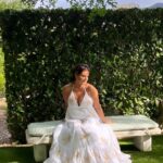 Carola Häggkvist Instagram - Kära underbara fantastiska vänner ( = mina fina följare .. ) Sköna dagar här i finklänning, se bilder, från min väninnas butik Plain vanilla / Blond hour och syrrans favorit dryck = bubbel! Här är vi på vackra vingården Le lude i Franshoek, CT. Brukar inte lägga upp skål och dryck här men är man med goda vänner inkl släkt och visar dem både kåkstäder och väst Sydafrikas stoltheter som är viner så lär det nog slinka igenom en och annan vindruva. Le lude har även en mkt omtyckt ’afternoon tea’ med egen sk ’te-sommelier’.. Värt att besöka! #blondhourthebrand @blondhourthebrand @plainvanillaswe @plainvanillabutiken #franshoek #sydafrika #SA #westerncape