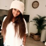 Carola Häggkvist Instagram – Lill-tjejen som blivit stor! Mammas tjej som också gillar bilar. Här i Kickens bil.. hi hi ( Han gasade med bilen och hon skrek på engelska: ’again again’ 😃🤣😉 11 år har gått sedan hon kom hem och hon har förgyllt mitt liv och mitt hjärta. ♥️♥️ Så tacksam! Varje liv och hjärta är unikt. Varje människa räknas! Önskar dig en vacker helg. Glöm inte att just du som läser nu är älskad och värdefull! #zoehäggkvist #zoe #mindotter #adoption #ensamståendeadoption #mamma #tacksam #theoochjag De underbara ballongerna från  @theoochjag @zoehaggkvist @olivtrad.se #olivträd #olivtrad #olivtrad.se