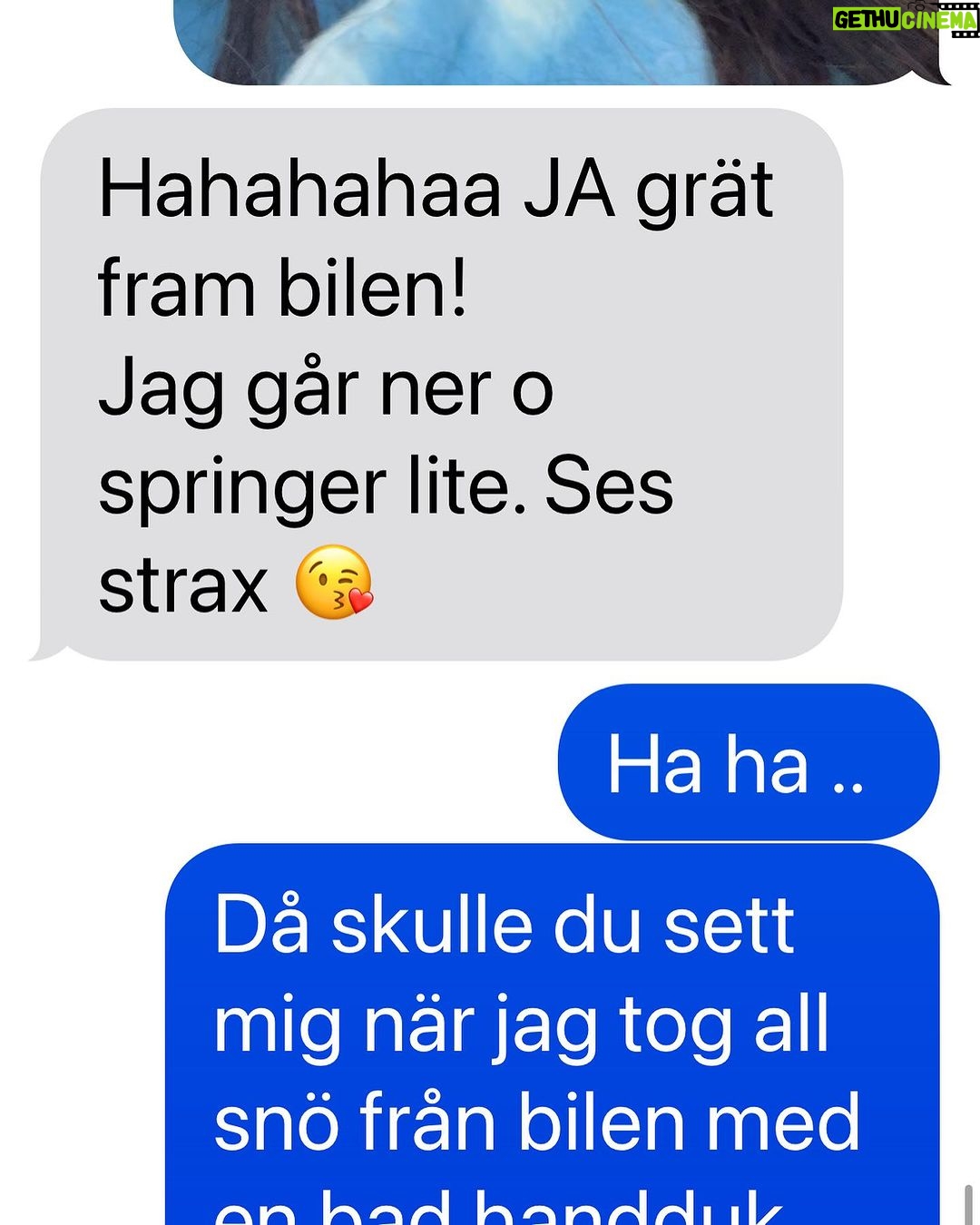 Carola Häggkvist Instagram - Kul när man lockar fram spontan skratt hos väninnorna … Så här såg Camilla Brincks och min konversation ut igår. Och Sannas och min idag på väg till spa ( se story ) på jobb jul möte! Och så ALLA super fina kommentarer jag fått efter helgens BIO premiär ifrån CAROLA festen på Avicci arena som nu kan ses på nära håll. Glad e jag. Puss & kram. Nu ska jag både på fotbollsmatch och Bobbys release party… Nu är alla jul låtar spikade så nu kan jag andas ut. Och andas in … #tacksam #korvenvargod #liteskitrensarmagen ##enheltvanligtovanligmåndag