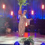 Carola Häggkvist Instagram - Då tackar jag Saltsjöbaden Grand hotell och ’Home of Sifverts’ för nu .. ( fantastiska jul repetioner inför 16 dec i Gtbg!! Ticketmaster.se ) 🎄🎄 Nu beger jag mig in mot stan och värmer upp Filadelfia kyrkan inför våra 3 sista gospelkonserter i helgen, fre & lördag ( dubbla ) Ev finns det några ströplatser att tillgå för den ’supersugne’! Kolla på carolafesten.se isåfall. 🎶🙌🏼 Vi är så glada och tacksamma för den OTROLIGT VARMA OCH KÄRLEKSFULLA RESPONSEN från PUBLIKEN i kyrkorna!! Och alla andra konserter i år också för den delen!! Helt aaaaamazing. ♥️♥️♥️🙌🏼🕊️💃🏽🎂 Tack till vår gäst solist Charlie King också som ’ställer skåp’ med oss på gospel konserterna. 🙌🏼 Love it. Vi ses kram C.