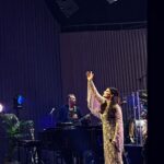 Carola Häggkvist Instagram - Klart att korset och Jesus ska bli synligt när vi är i kyrkan och ’ställer gospel skåp’ tillsammans med fullsatt publik, orkester & kör och sjunger älskade gospelsånger! Även Lina Sandells älskade psalmer som ’Blott en dag’ mfl. En helig premiär helg blev det, mitt i Allhelgona helgen! Kändes så fint och viktigt just nu. Tack till kära publiken, 👏🏼👏🏼👏🏼 💐 både Lör och sön slutsålt sedan länge! Tack till kören Örebro gospel och orkestern under ledning av Anki och Magnus Spångberg. Så glad att ’mina’ tonåringar Zoe & pojkvän Liam kom ner till Gtbg i helgen och gjorde Liseberg och såg på konserten igår!! ♥️♥️🙌🏼 Lite kul morsa hoppas jag ändå att Zoe tycker att hon har. Men det var nog mest natten i turné bussen upp till Sthlm nu som lockade mest! … 🚌🚌💨💨 🛣️ 🕶️👓🥾👠🧦🧢🧤🧣🧳👜💼👛🌂🎒🎒😁😂 Nu är de i skolan i tid. Jippey. Tack för en underbar helig helg på många vis. Tack till alla saints / helgon som gott före och och visat vägen. 😇 Tack för att ljuset och kärleken alltid kommer lysa starkare än mörkret. 🕯️ Mörkret kan inte ens lysa. Och kom ihåg, att ingen kan ta ifrån dig DITT EGNA VITTNESBÖRD, din historia och upplevelser med Gud! De är dina och du har rätt att dela med dig av dem till andras uppmuntran och glädje. Det bygger tro i dig, i mig och för vårt land. När det görs i kärlek. Amen. ( Ser fram emot mina 2 kommande helger på gospel turnén nu, i Jönköping och i Sthlm Stora nya Filadelfia kyrkan. Få beröra människors hjärtan på djupet med tro och kallelser för sina liv. Framtidstro. Finns det något viktigare nu? 🕊️ Carola