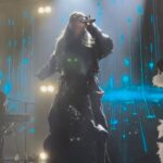 Carola Häggkvist Instagram - 2024 och konserterna fortsätter. 🚀🙌🏼 Vilken skön kväll och konsert det blev uppe i Sälen på Mix megapols härliga Fjällkalas! TACK till publiken, bandet och fina gänget kring hela kalaset som Mix megapol anordnat i Lindvallen i många år! Kändes fint att möta alla familjer som vunnit hela den här skid-helgen innan konserten startade. Producenterna var överväldigade över de 1600 pers i publiken som kom! Jag bjöd på mina största hits och en pop gospel. ( Stora delar av gospel bandet var med mig och vi hade så kul! ) Höll på närmre 30 minuter längre än väntat .. och ingen ville gå hem. Inte jag heller! hi hi Tack till teknikerna Thomas på Foh, Emil på ljusdesign och Johan på monitor. Och sist men inte minst ett stort tack till Magnus Spångberg - kapellmästare på piano, + Stekis på trummor, Magnus A - bas, Erik M - gitarr, Josef S - keys, kör: Åsa, Tobbe & Charlotte. Och så Mia Adam som var min PA med glans. Stort tack även till Gry & Jonas som stod längst fram och gav härlig support!!! ♥️♥️♥️🫶🏼🎶 #mixmegapol #fjällkalaset2024 #gryforsell #borninstockholm #emeliienorberg #remake #remakedesigner #magnusspångberg #miaadam #zoehäggkvist @zoehaggkvist @djmiaadam @spangbergmagnus @emeliienorberg @borninstockholm @mixmegapol @lottabrome