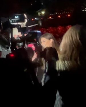 Carola Häggkvist Instagram - Nu på NRK!! Norge ♥️♥️♥️ Mellanakts nummer - en hyllning till svenska stora melodifestivals låtar. En ära att bli inbjuden.  Passar väldigt bra då detta år är ett stort fokus för mig mot ’landet i väst’.. hi hi  Tacksam. ’Allt samverkar till det bästa ..’ Nu i Trondheim. Love Carola
