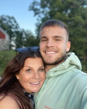 Carola Häggkvist Instagram - Vår Hero, son och bror & nu fästman AMADEUS som fyller 26 år idag!! ♥️♥️♥️♥️🫶🏼 Hurra hurra hurra hurraaa 👏🏼👏🏼🎂🎂🎈🎡 ( ..jag kom nyss hem från SA och är så glad över att kunna fira Amadeus nu i helgen då han hade träningsmatch i Danmark fre.) Vi är så glada för att du är Du älskade Amadeus Joseph!! Unik i hjärta och hjärna, musik och engagemang för människor och tro, humor och kärlek och inte minst ditt driv inom fotbollen. Vi är så stolta över dig och att du & Matilda nu får bygga framtiden tillsammans i en ny stad där du nu kommer att verka inom IFK Norrköping! Så spännande. 👏🏼👏🏼👏🏼👏🏼👏🏼👏🏼 Varma gratulationer till signeringen & promoteringen! Tänk att jag fick ynnesten att bli din mamma. Minns den stora ’gravid-magen’ med glädje. Och  att jag inte behövde hålla in magen längre. Och att jag fick ’craving’ på speciellt potatis… 🥔 🥔 🥔 SOM jag åt potatis i alla dess former, .. i 9 månader. Tills jag eller om det var du, hi hi som var så stor att bb ville ta ut dig med kejsarsnitt! Japp. Och Vips så var du ute… det var som om vi ALLTID känt varann när jag såg dig första gången. ’Där är du ju’, var min första reaktion och tanke. Som att du ALLTID funnits! Som att evigheten klev rakt in genom tid & rum. Och det är väl så ren och äkta kärlek gör och är! .. Glömmer det aldrig, min son. Du är och förblir alltid min stora kärlek och mirakel. #amadeus26år #mylove @_amadeus