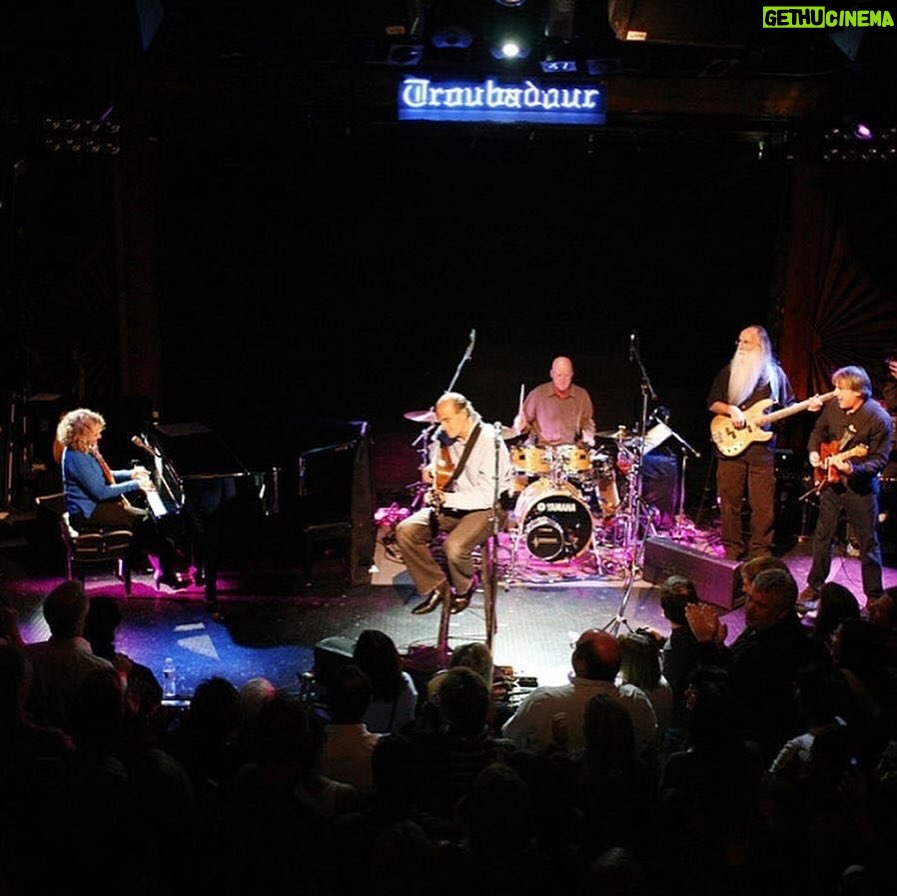 Carole King Instagram - Flashback to 16 years ago: #CaroleKing and #JamesTaylor returned to the Troubadour in November 2007 to celebrate the venue's 50th anniversary. Their original band members #DannyKortchmar, #LelandSklar & #RussellKunkel joined them for the 3 night run. These shows inspired the Troubadour Reunion Tour which traveled to Australia, New Zealand, Japan and North America during 2010. The album "Live at the Troubadour" was released in that same year. π· @elissa_kline Were any of you at the Troubador show in 2007?