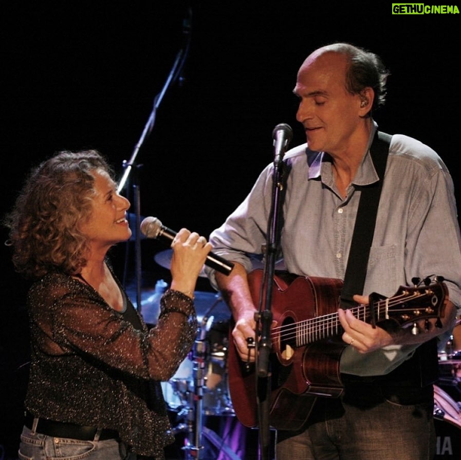 Carole King Instagram - Flashback to 16 years ago: #CaroleKing and #JamesTaylor returned to the Troubadour in November 2007 to celebrate the venue's 50th anniversary. Their original band members #DannyKortchmar, #LelandSklar & #RussellKunkel joined them for the 3 night run. These shows inspired the Troubadour Reunion Tour which traveled to Australia, New Zealand, Japan and North America during 2010. The album "Live at the Troubadour" was released in that same year. π· @elissa_kline Were any of you at the Troubador show in 2007?