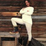 Carole King Instagram - #tbt Carole in Idaho 1978 📷 @annieleibovitz #staywarm Burgdorf, Idaho