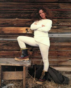 Carole King Instagram - #tbt  Carole in Idaho 1978

📷 @annieleibovitz 

#staywarm