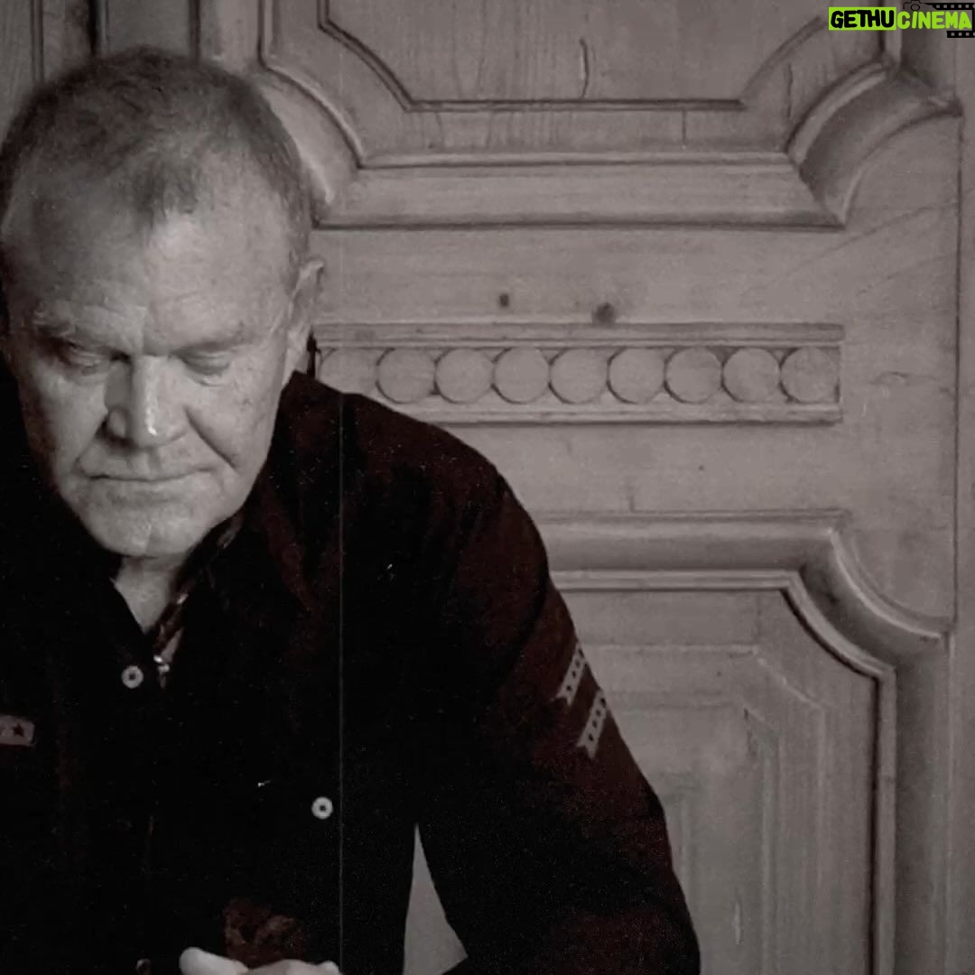Carole King Instagram - Hard to sing when you’re crying... My “There’s No Me… Without You” duet with Glen Campbell is available now! The full album will be available April 19th. Link in stories.