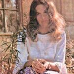 Carole King Instagram - Carole at home in the canyon, 1970. 📷 Guy Webster Laurel Canyon, Los Angeles