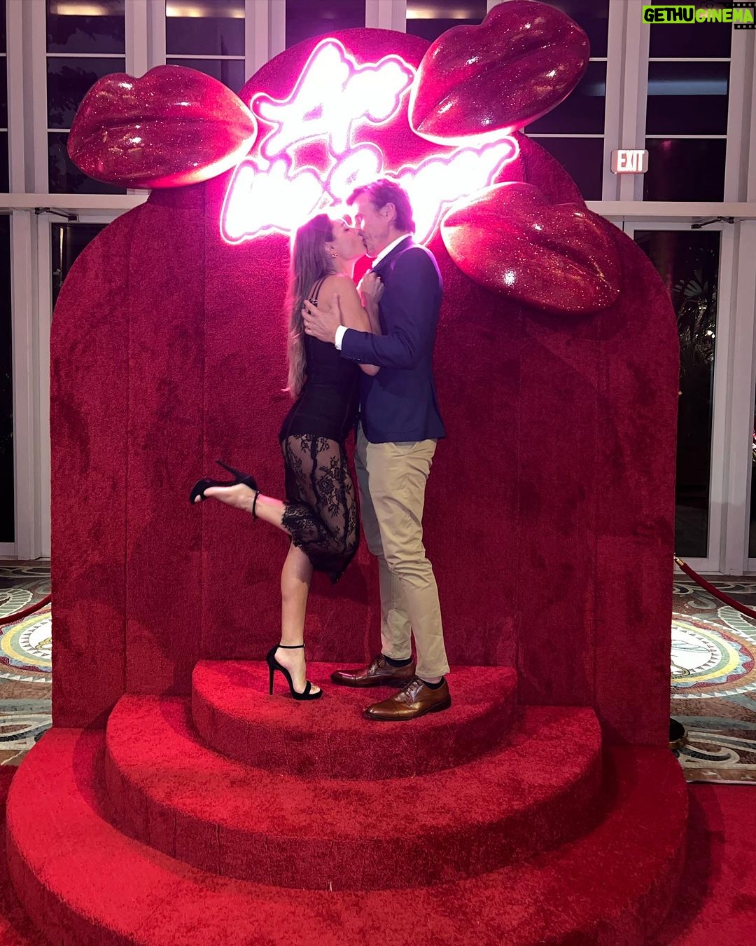 Carolina Ardohain Instagram - Feliz cumpleaños amor mío @robergmoritan ! Miles de besos en tu vida y todo el amor del mundo! 💋