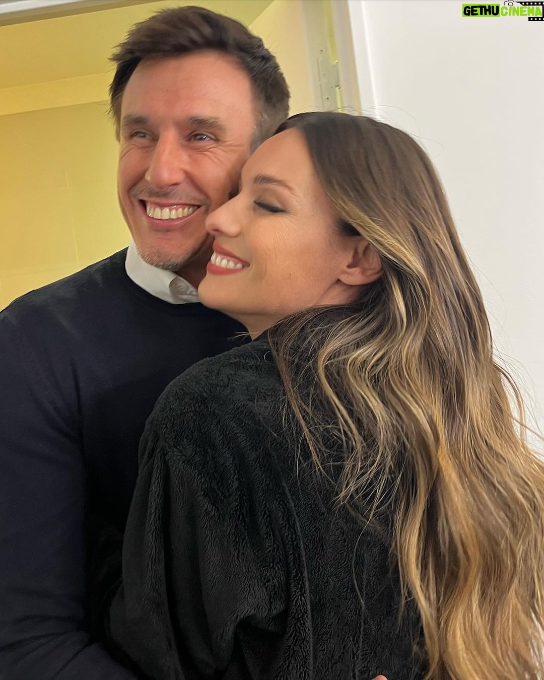 Carolina Ardohain Instagram - Feliz cumpleaños amor mío @robergmoritan ! Miles de besos en tu vida y todo el amor del mundo! 💋