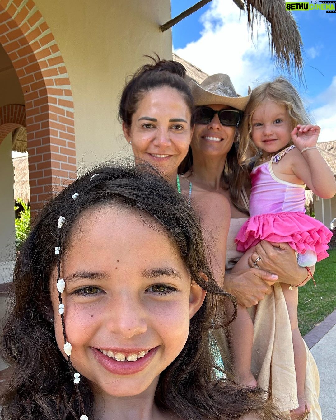 Carolina Ardohain Instagram - @grandpalladiumrivieramaya #FamilySelection 🎉💕 #cumplepampita @guilleardohain @drguillermoardohain @anagarciamoritan @beniciovicunaardohain @carola_carrasco Grand Palladium Riviera Maya Resort & Spa