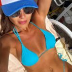 Carolina Ardohain Instagram - @findmycondo el mejor dato para las vacaciones más divertidas en Miami! 👌🌊🏄🏽 👙 @sweetlady_ok 🕶️ @infinitbypampita @beltranvicuna_ @beniciovicunaardohain @anagarciamoritan