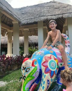 Carolina Ardohain Instagram - @grandpalladiumrivieramaya #FamilySelection #cumplepampita 🇲🇽🌊💕💦😍 @bauti.vicuna @beltranvicuna_ @beniciovicunaardohain @anagarciamoritan @carola_carrasco Grand Palladium Riviera Maya Resort & Spa