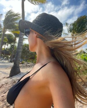 Carolina Ardohain Instagram - @grandpalladiumrivieramaya #familyselection #cumplepampita 🌊🌊🌊

👙 @sweetlady_ok 
🕶️ @infinitbypampita 
👒 @paz.hats by Pampita