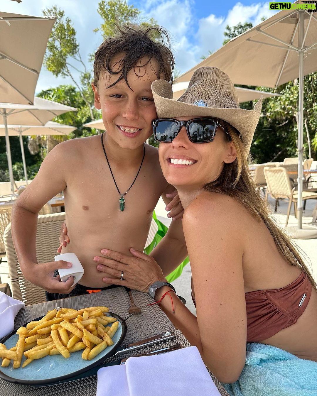 Carolina Ardohain Instagram - @grandpalladiumrivieramaya #familyselection #cumplepampita 💦💦💦