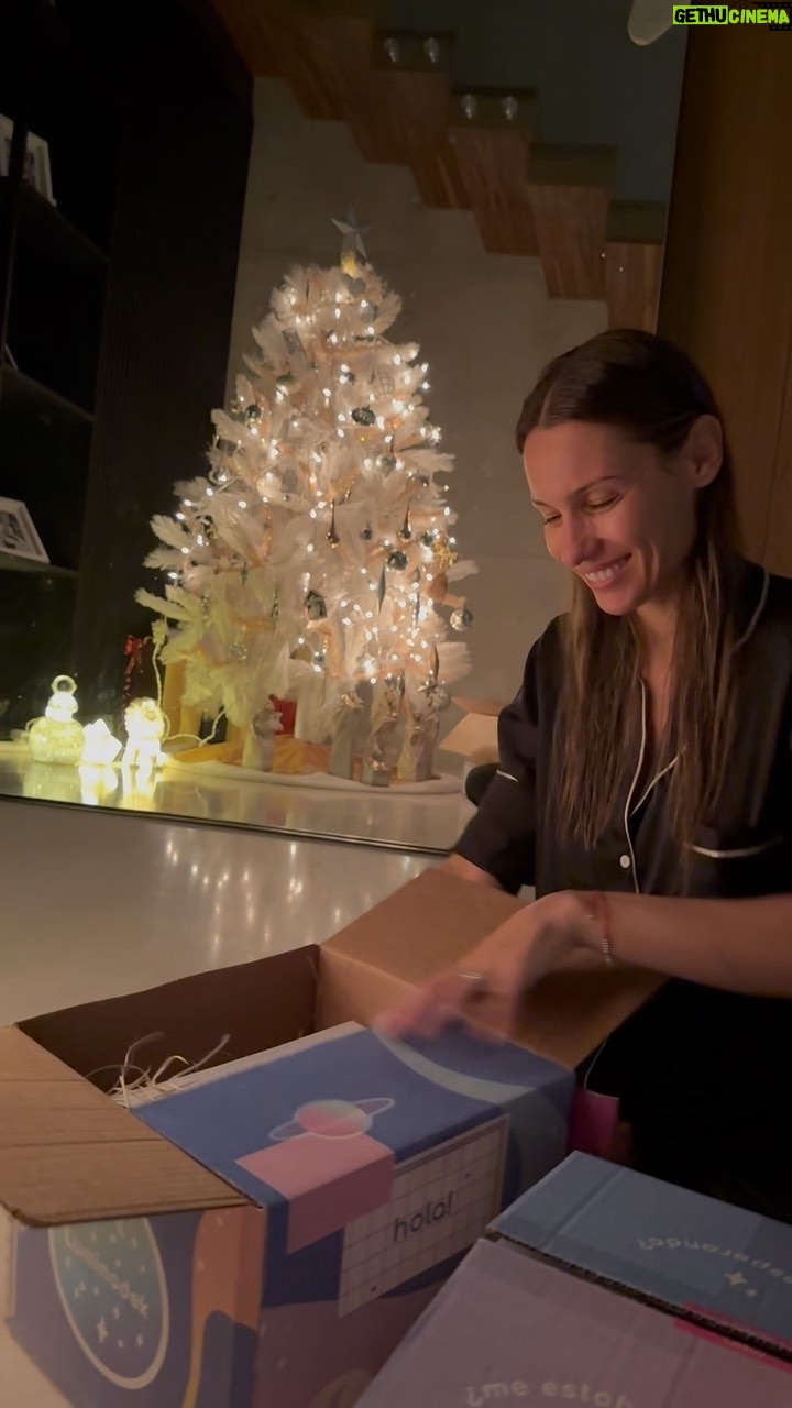 Carolina Ardohain Instagram - En @luminodek crearon la solución para acompañar el descanso de tus hij@s. Incorporá tu Lumino como el personaje principal para tus cuentos para dormir 💤. Usando tu Código de descuento PAMPITA obtendrán un 10% de descuento en nuestra Tienda Online ❤. El regalo Perfecto para estas Fiestas! ✨👌🎁🎄 @somosvibrasok