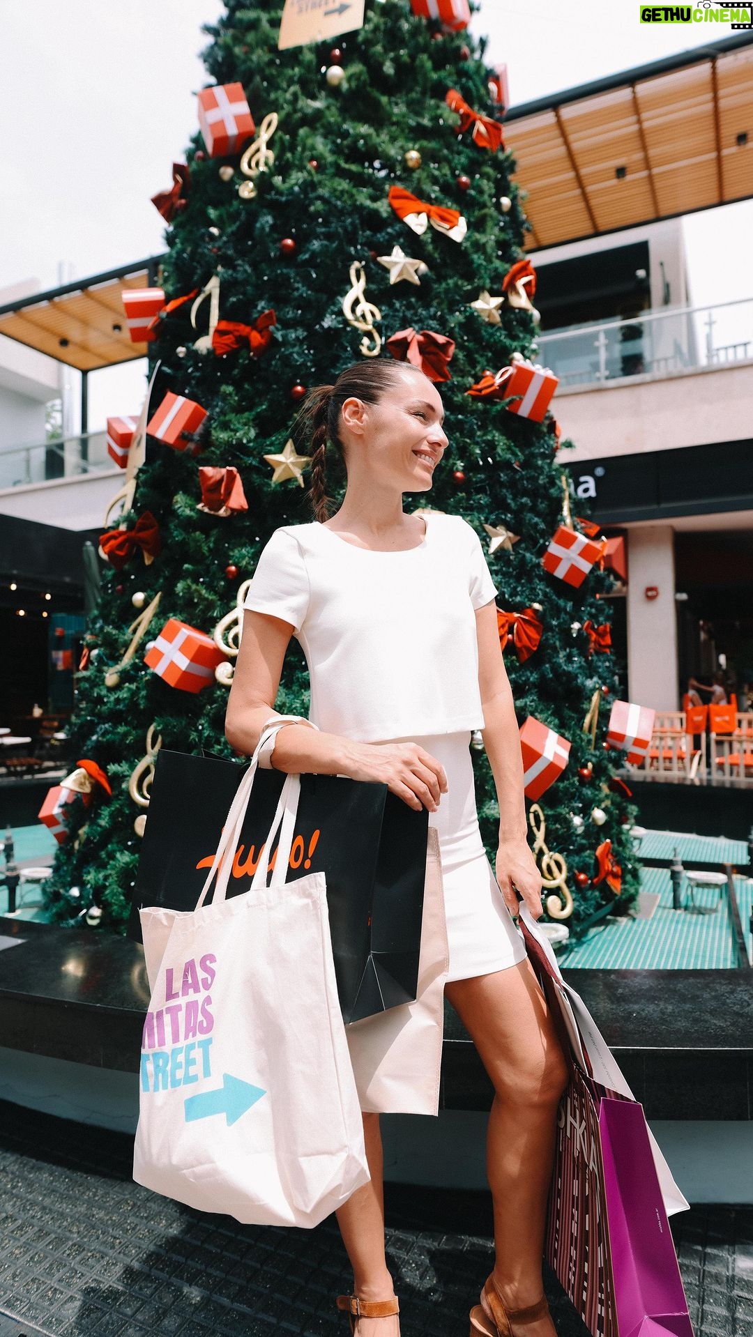 Carolina Ardohain Instagram - @laslomitasstreet 🎁🎄🌟