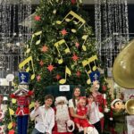 Carolina Ardohain Instagram - @desillascom EL SHOWROOM NAVIDEÑO DE MÁS GRANDE DE ARGENTINA QUE TIENEN QUE VENIR A CONOCER! Un a ACA VAN A CONSEGUIR TODO LO QUE NECESITAN PARA DECORAR Y ARMAR LA MEJOR NAVIDAD. ADEMÁS VENGAN CON SUS HIJOS A SACARSE UNA FOTO CON PAPA NOEL. ESTA ABIERTO DE LUNES A LUNES DE 10 a 19 hrs. A METROS DE PANAMERICANA Y CAMINO DEL BUEN AYRE VENGAN A VIVIR LA MAGIA DE LA NAVIDAD! DeSillas.com