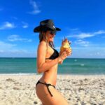 Carolina Ardohain Instagram - ☀️☀️☀️ @lennoxhotelmiamibeach 👙 @sweetlady_ok 🕶️ @infinitbypampita 👒 @paz.hats Lennox Hotels Miami Beach