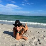 Carolina Ardohain Instagram - ☀️☀️☀️ @lennoxhotelmiamibeach 👙 @sweetlady_ok 🕶️ @infinitbypampita 👒 @paz.hats Lennox Hotels Miami Beach