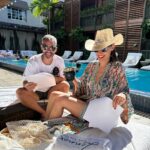Carolina Ardohain Instagram - Ya estamos listos para los @martinfierrolatinomiami ! Acá con @polloalvarez haciendo la pasada para esta noche. 🧉💦🏆 @lennoxhotelmiamibeach Lennox Hotels Miami Beach
