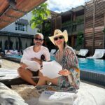 Carolina Ardohain Instagram - Ya estamos listos para los @martinfierrolatinomiami ! Acá con @polloalvarez haciendo la pasada para esta noche. 🧉💦🏆 @lennoxhotelmiamibeach Lennox Hotels Miami Beach