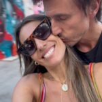 Carolina Ardohain Instagram – “Te regalo las piezas
Que a mi alma conforman
Que nunca nada te haga falta a ti
Te voy a amar hasta morir”

Te amo con toda mi alma @robergmoritan ! ❤️