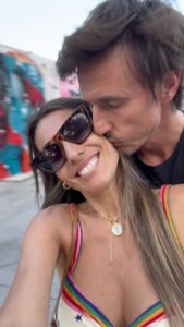 Carolina Ardohain Instagram - “Te regalo las piezas Que a mi alma conforman Que nunca nada te haga falta a ti Te voy a amar hasta morir” Te amo con toda mi alma @robergmoritan ! ❤️