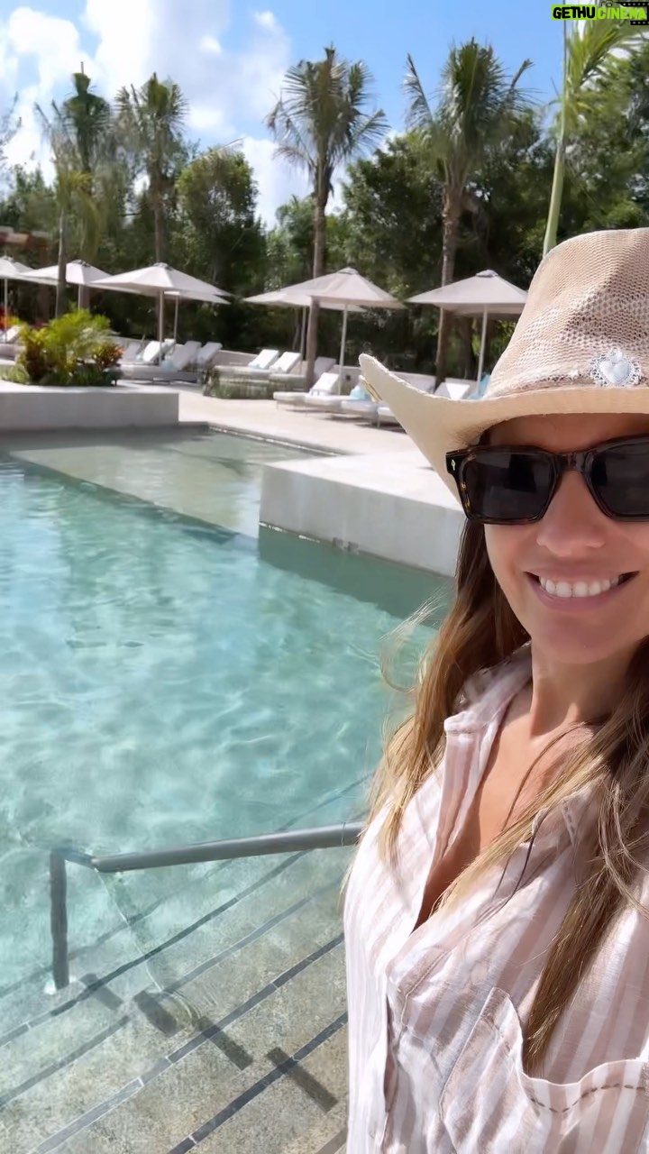 Carolina Ardohain Instagram - @grandpalladiumrivieramaya #FamilySelection Recién llegados al renovado Grand Palladium Kantenah de Riviera Maya! #FamilySelection es el sector más premium con más servicios y todo pensado para disfrutar en familia. Ya les iré mostrando todo lo nuevo que tiene para ofrecer el hotel #CumplePampita Grand Palladium Riviera Maya Resort & Spa - Lobby Riviera