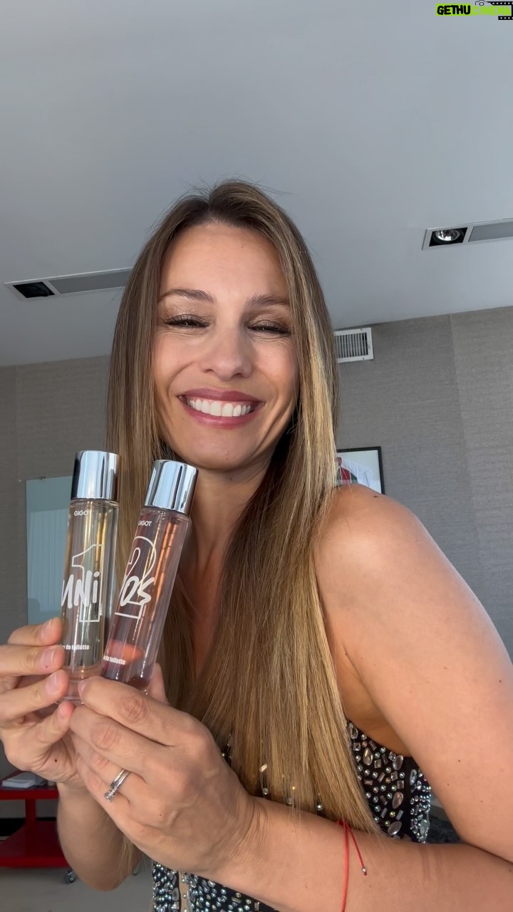 Carolina Ardohain Instagram - GIGOT creó este nuevo dúo de fragancias femeninas: UNI y DOS, podés usarlas de forma individual o combinarlas entre sí para obtener una tercera fragancia increíble y original, porque todo es mejor cuando estamos unidos. ❤ UNI es de la familia Floral-Frutal y DOS es Ámbar-Frutal. Podés conseguirlas a través de una revendedora GIGOT o comprarlas en su tienda online ingresando en www.gigot.com.ar.