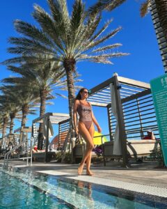 Carolina Ardohain Instagram - ☀️☀️☀️ @findmycondo 🕶️ @infinitbypampita 👙 @sweetlady_ok