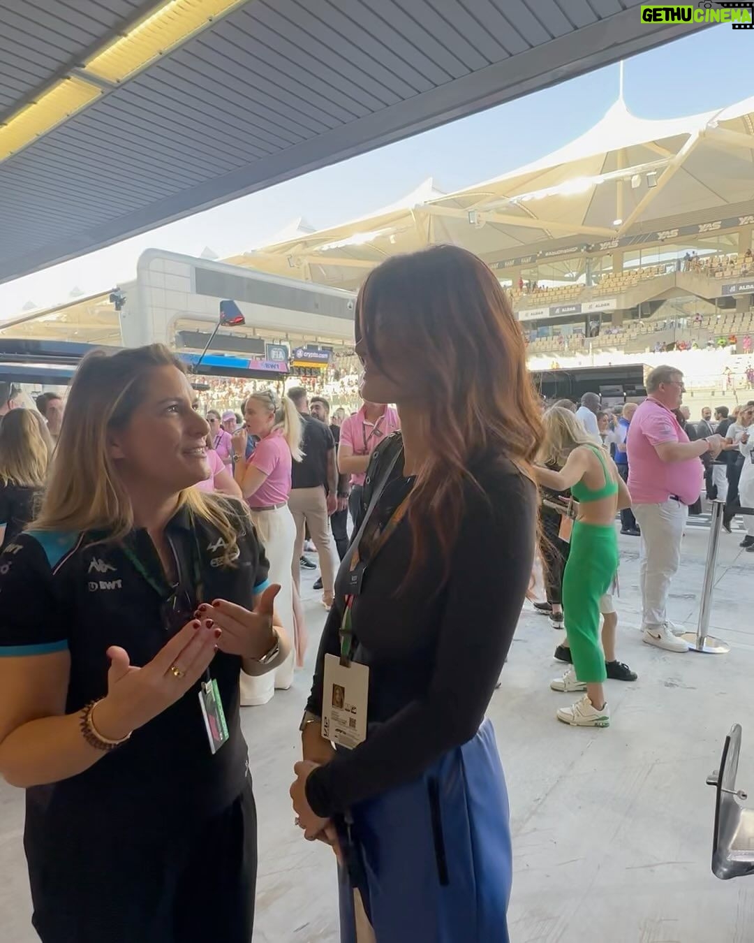 Caroline Receveur Instagram - Race Day ποΈπ¨π Merci @alpinef1team & @pierregasly π«ΆπΌ Abu Dhabi Grand Prix