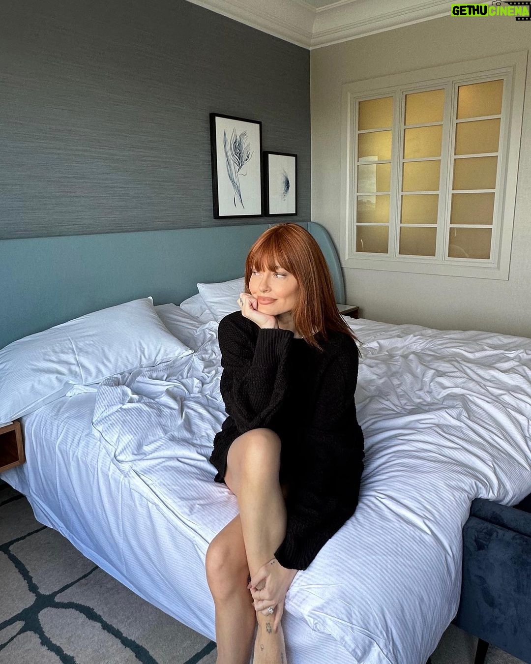 Caroline Receveur Instagram - Collecting memories 🎞️🖤 @londonhiltonpl London Hilton on Park Lane