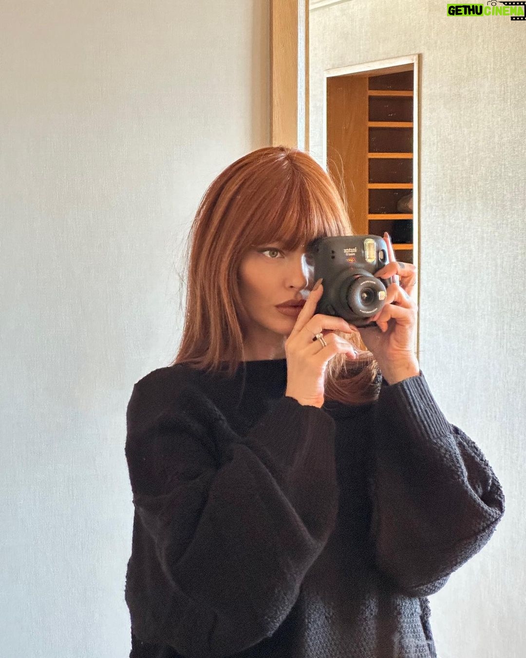 Caroline Receveur Instagram - Collecting memories 🎞️🖤 @londonhiltonpl London Hilton on Park Lane