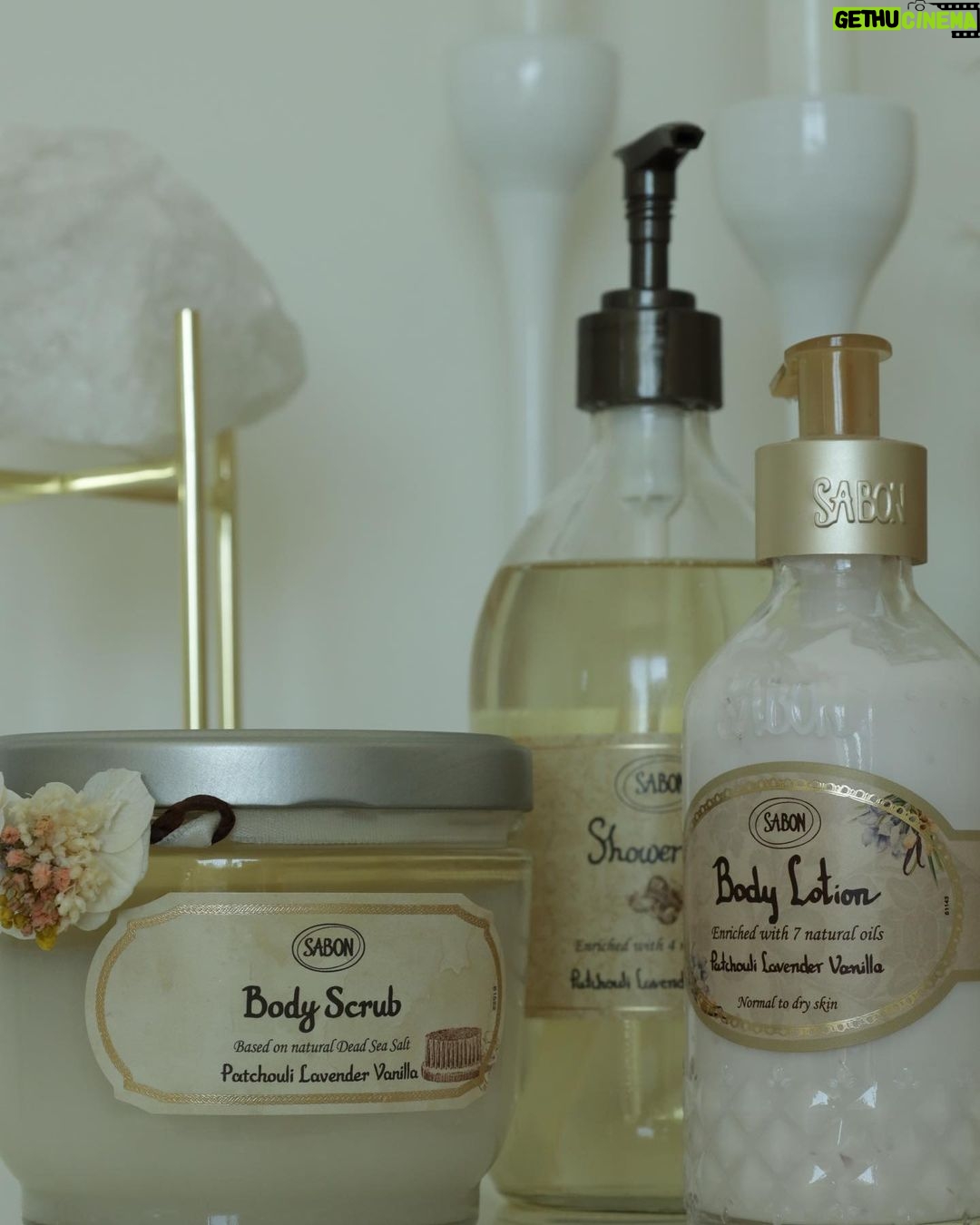 Caroline Receveur Instagram - 💝CONCOURS 💝 1000 € de produits SABON + une nuit pour 2 personnes à l’hôtel 5 étoiles @ledamantinhotel (avec petit-déjeuner, diner et accès au spa) à gagner Pour participer: - Suivre mon compte et @sabonfrance - Liker la publication - Inviter 2 ami(e)s à participer en commentaires -Reposter la publication en stories pour doubler vos chances -Tirage au sort le 13 Avril (Le/La gagnant(e) sera contacté(e) en MP par @sabonfrance). 🌸 Et toujours -20% sur tout le site @sabonfrance avec le code ICONIQUE