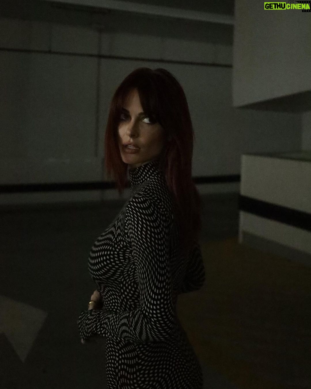 Caroline Receveur Instagram - Somewhere between emotional and emotionless 👽 Dubai, UAE
