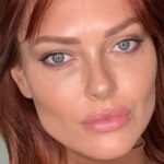 Caroline Receveur Instagram - Makeup of the day 🍂🍁 with @armanibeauty - Fond de teint Luminous Silk 5,5 - Poudre Luminous Silk 8 - Eye Tint 12 - Mascara Classico 1 - Lip Power 104 @sephorafrance #ArmaniBeauty
