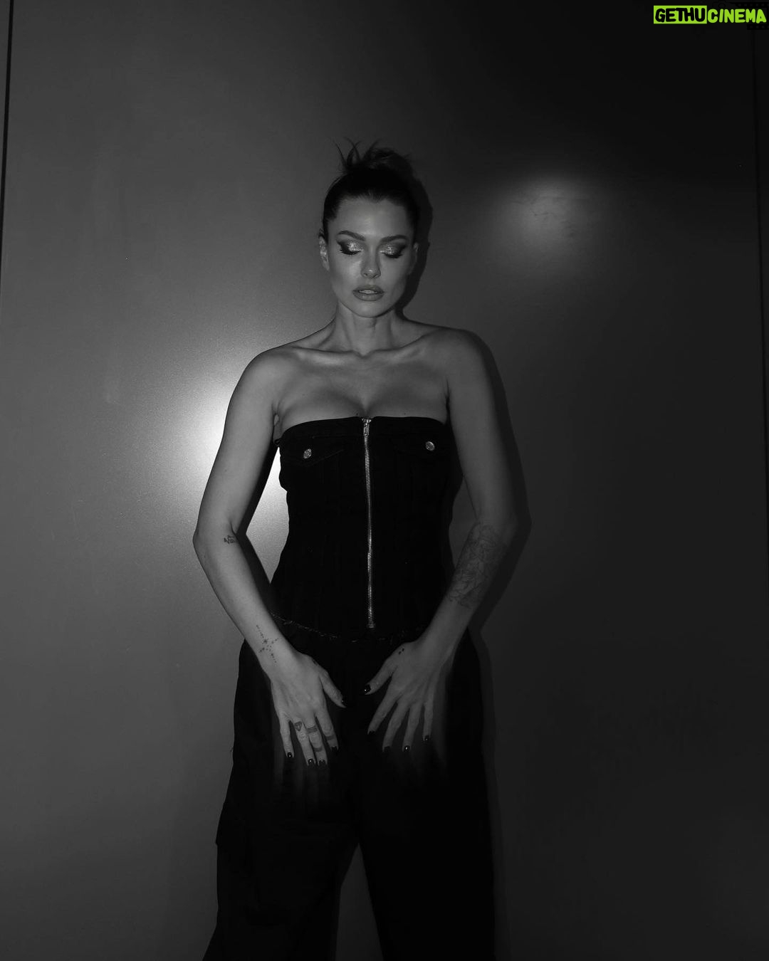 Caroline Receveur Instagram - I have my whole universe in my mind. 25hours Hotel One Central