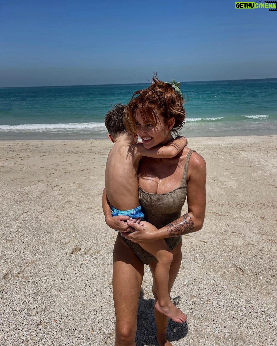 Caroline Receveur Instagram - Live by the sun, Love by the moon ❤️🔥 Kite beach, Jumeirah, Dubai