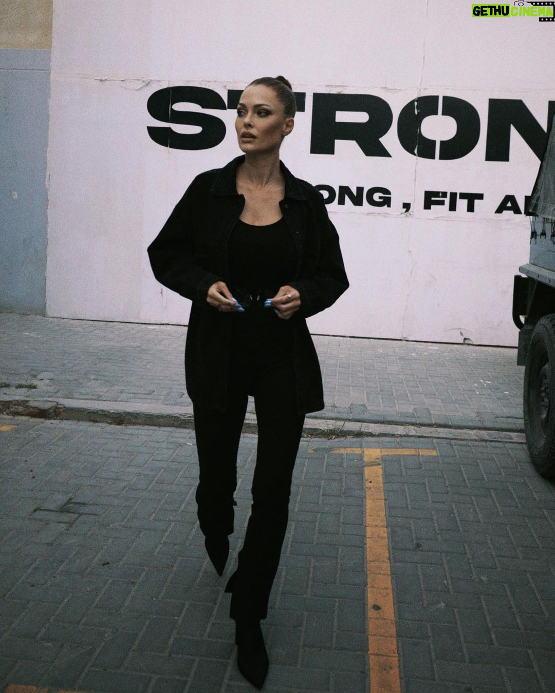 Caroline Receveur Instagram - 14:44 Dubai Design District