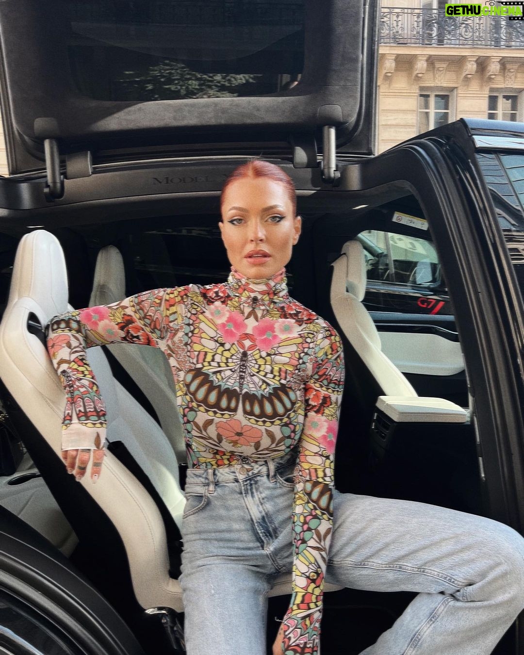Caroline Receveur Instagram - Cosmic Goddess in Paris 🛸