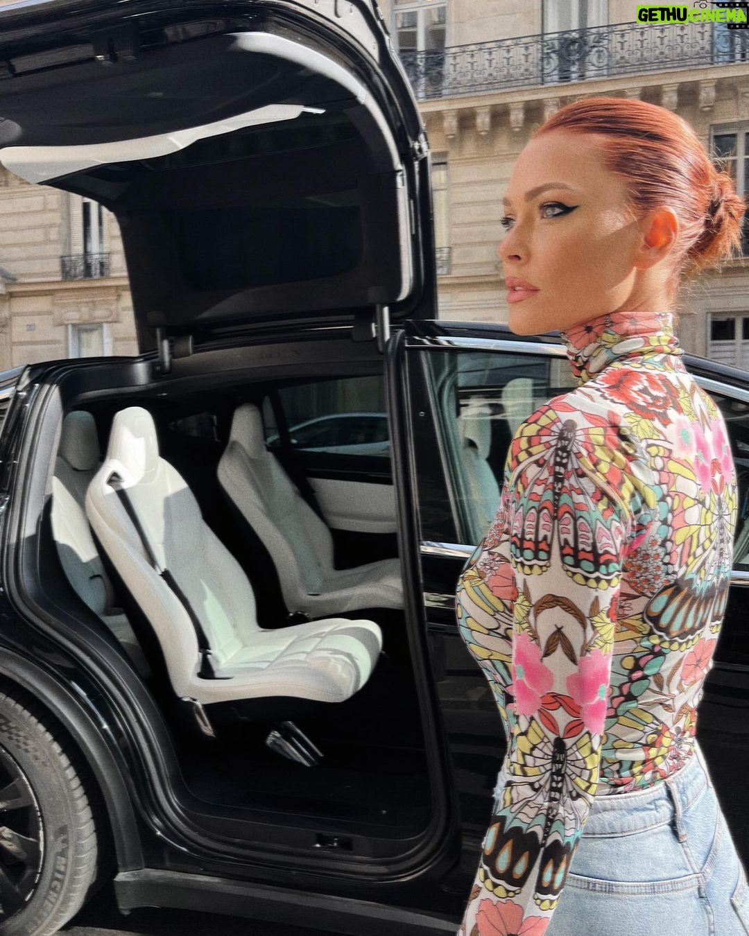 Caroline Receveur Instagram - Cosmic Goddess in Paris 🛸
