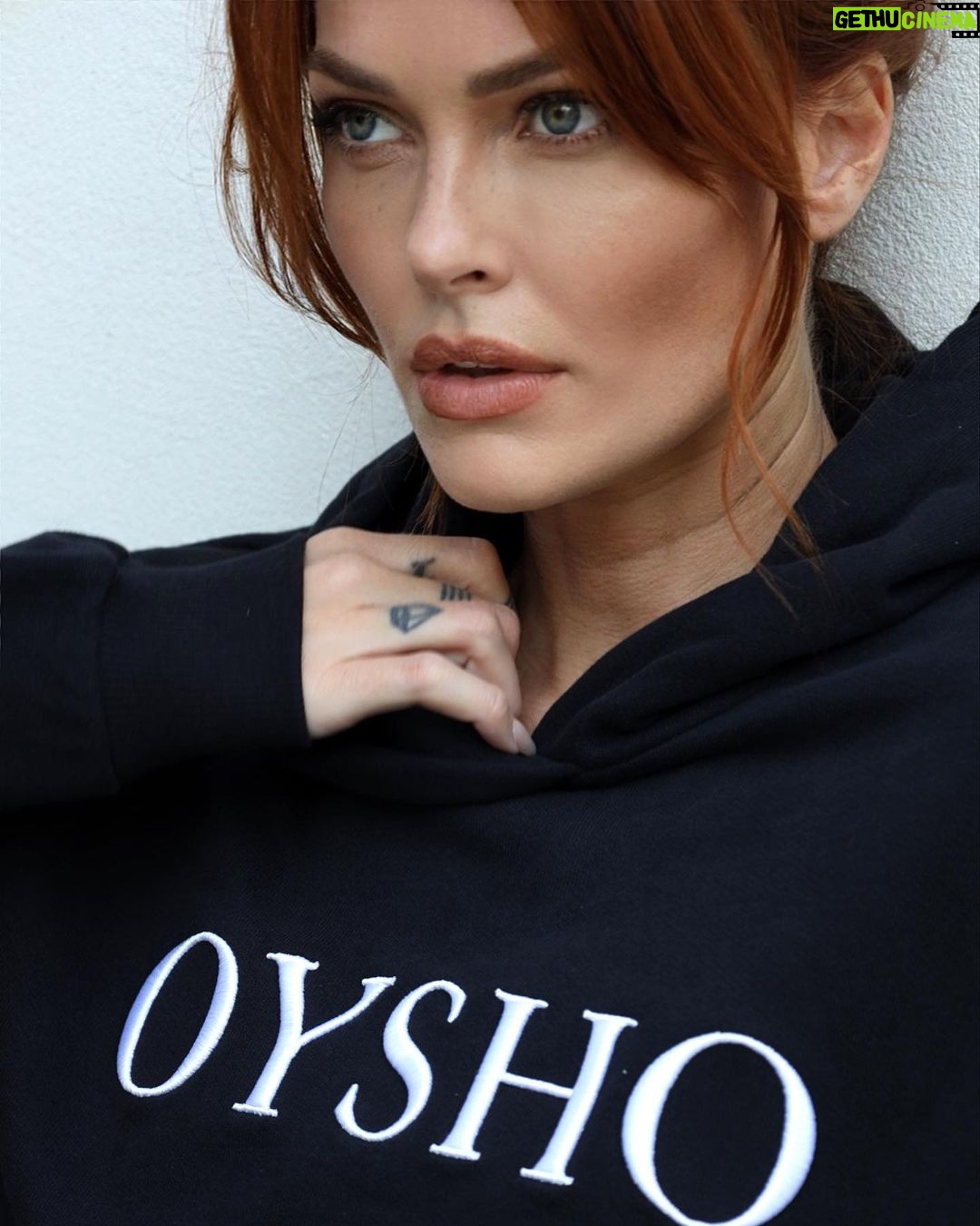Caroline Receveur Instagram - Ready for training with the new #oyshotraining app by @oysho 🥊 #oysho