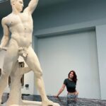 Caroline Receveur Instagram - Art is when human tells another human what it is to be human 🖼💭 @louvreabudhabi @visitabudhabi #LouvreAbuDhabi #SummerInAbuDhabi