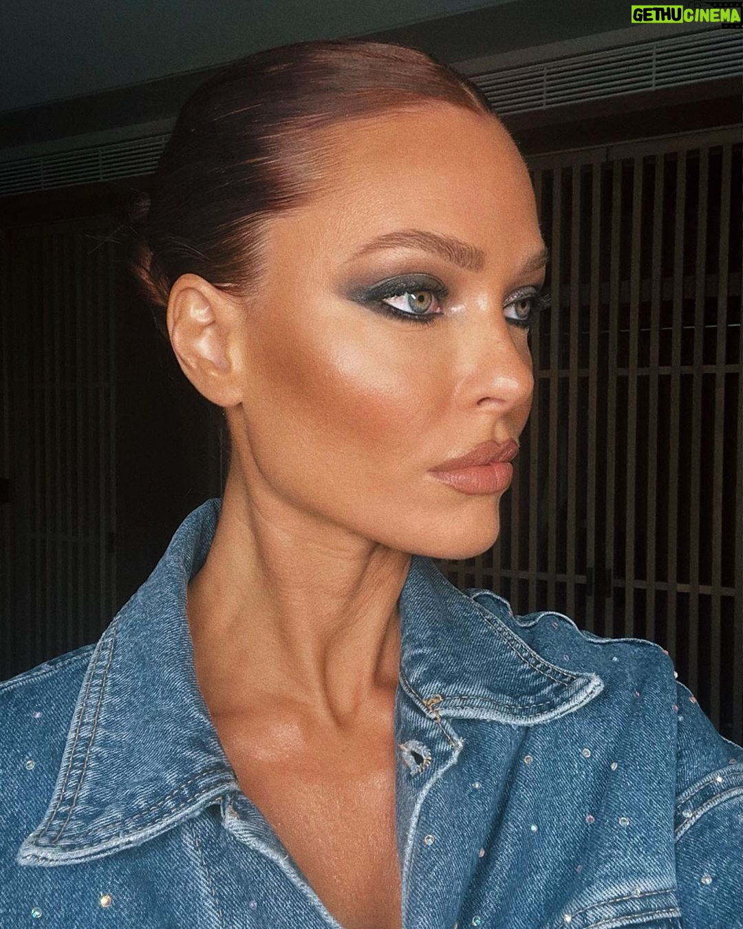 Caroline Receveur Instagram - Shades of blue 🦋 Dubai, UAE